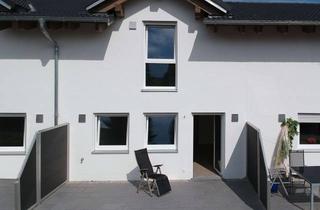 Haus mieten in Waldblickstr 22, 84359 Simbach, Lichtdurchflutetes Familienglück: Neuwertiges Reihenhaus mit Garten & Carport in ruhiger Bestlage