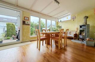 Haus kaufen in 76297 Stutensee, Vier Wände - ein Volltreffer. Schönes Zuhause.3 Wohnungen. 10 Zimmer auf 241 m². Garten& Garagen.