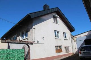Haus kaufen in 36110 Schlitz, Schlitz - Großzügiges Haus mit Einliegerwohnung, Grundstück und Abstellhalle