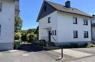 Einfamilienhaus kaufen in 51545 Waldbröl, Renovierungsbedürftiges freistehendes Einfamilienhaus mit Garage in guter Lage in Waldbröl