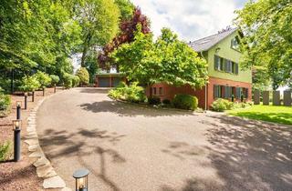 Villa kaufen in Irlenfelder Weg 45, 51467 Bergisch Gladbach, Luxusvilla in Alleinlage, aber dennoch Zentral, Bergisch Gladbach