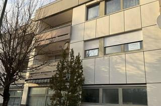 Wohnung kaufen in 82110 Germering, Gepflegte und helle Wohnung mit Balkon, zwei Keller inklusive Tiefgaragenplatz