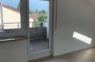 Wohnung mieten in 73630 Remshalden, Vollständig renovierte 2-Zimmer-Dachgeschosswohnung mit Balkon und EBK in Remshalden