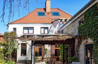 Villa kaufen in 25746 Heide, Energetisch sanierte Jugendstilvilla mit einzigartigem Wintergarten mitten in Heide