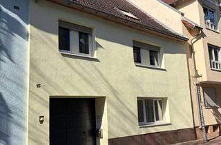 Mehrfamilienhaus kaufen in 76437 Rastatt, Zentrales Mehrfamilienhaus mit großer Terrasse, Garage & vielseitigem Nutzungspotenzial