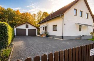 Haus kaufen in 79395 Neuenburg, Neuenburg am Rhein - Zweifamilienhaus mit zwei Wohneinheiten und Garten