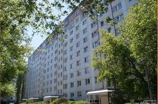Wohnung kaufen in Sewanstraße 203, 10319 Berlin, Berlin - Bezugsfreie gut geschnittene 2-Zimmer Whg mit Loggia in der Sewanstraße in Lichtenberg zu verkaufen