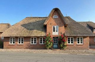 Haus kaufen in 25938 Süderende, Klassischer Friesengiebel, modernes Herz: Saniertes Reetdachhaus in geschützter Ortslage