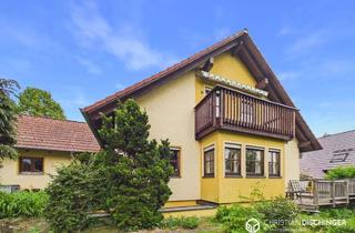 Haus kaufen in 93138 Lappersdorf, Familienfreundliches Zweifamilienhaus mit viel Platz in beliebter Stadtrandlage