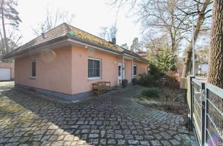 Haus kaufen in 14612 Falkensee, Wohnen auf einer Ebene! Bungalow mit Kamin, Klimaanlage & Doppelgarage in ruhiger Lage von Falkensee