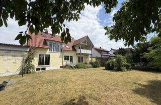 Haus kaufen in Am Breiten Steig, 93155 Hemau, RESERVIERT! Seltene Gelegenheit: Wohnhaus mit besonderem Charakter auf großem Grundstück