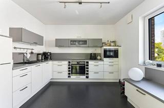 Wohnung kaufen in 25524 Itzehoe, Moderne 2-Zimmer-Wohnung im KfW-55 Niedrigenergiehaus mit Südbalkon, Einbauküche & Fahrstuhlkomfort