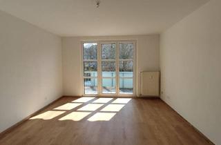 Wohnung mieten in 08529 Plauen, 3-Zimmer-Dachwohnung mit Loggia, Küchenzeile und 2 PKW-Stellplätzen!