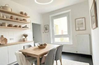Wohnung kaufen in Müggelheimer Straße, 12555 Köpenick, Solide Rendite: Vermietete 3-Zimmer-Wohnung mit Balkon in gefragter Lage