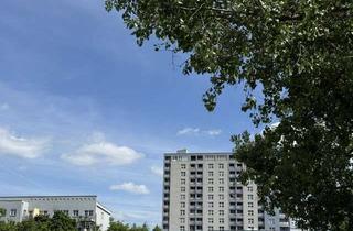 Wohnung kaufen in Alt-Friedrichsfelde 65B, 10315 Friedrichsfelde, ***"Bezugsfreie, helle 2-Zimmerwohnung mit EBK, Keller und Balkon"***