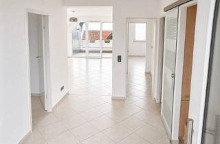 Wohnung kaufen in 58511 Lüdenscheid, Charmante Dachgeschosswohnung in Lüdenscheid: 3 Zimmer, Balkon und Aufzug warten auf Sie!