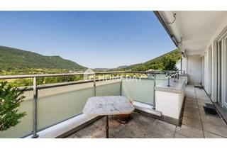 Penthouse kaufen in 72574 Bad Urach, Wohnen mit Aussicht: Stilvolle Penthouse-Wohnung mit umlaufender Dachterrasse und 2 TG-Plätzen