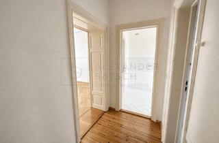 Wohnung kaufen in Rotkreuzplatz, 80634 Neuhausen-Nymphenburg, *Reserviert* Mehrfamilienhaus nahe Rotkreuzplatz - WE 4 - 1. OG - 2-Zimmer-Altbau mit Balkon