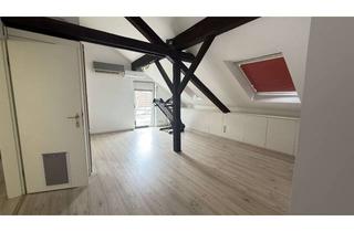 Wohnung kaufen in 42653 Gräfrath, Geräumige Dachgeschosswohnung mit stilvoller Dachterrasse in Solingen-Gräfrath.