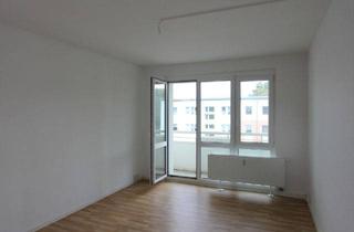 Wohnung mieten in Heeresbergstraße 22, 07549 Gera, Lichtdurchflutete Dreiraumwohnung mit Balkon zu vermieten