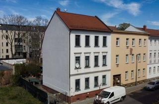 Mehrfamilienhaus kaufen in 04229 Leipzig, Mehrfamilienhaus mit drei Wohneinheiten und zusätzlichem Bebauungspotenzial