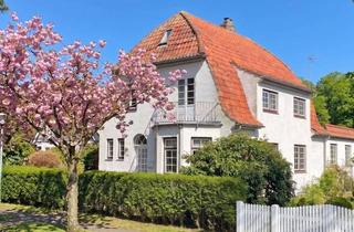 Villa kaufen in 25938 Nieblum, Dornröschen am Südstrand - Historische Bädervilla mit Gartenparadies