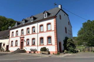 Haus kaufen in 54675 Sinspelt, **Historischer Gutshof mit Ferienwohnungen, Café, Brennerei, Ländereien in der Eifel**