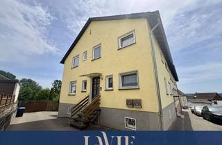Haus kaufen in 66450 Bexbach, Solides Zweifamilienhaus mit separaten Wohneinheiten und Garagen in beliebter Wohnlage!