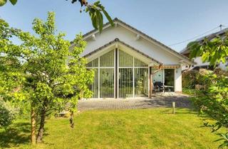 Haus kaufen in 57638 Schöneberg, Sehr gepflegter Wohnbungalow mit Garage und tollem Garten in ruhiger Wohnlage von Schöneberg