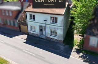 Einfamilienhaus kaufen in Staatser Dorfstraße 51, 39576 Staats, Sanierungsbedürftiges Einfamilienhaus mit großzügigem Platzangebot, Innenhof und Garagen