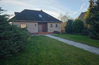 Haus kaufen in Dorfstraße 39, 24217 Stakendorf, Ostseenah: Freistehendes EFH/ZFH: 4 Garagen, Glasfaser