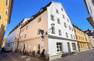 Wohnung kaufen in 93047 Innenstadt, Vermietete 2-Zimmer-Wohnung mit Innenhofterrasse in bester Regensburger Altstadtlage