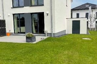 Haus mieten in Im Bachgange 29, 61138 Niederdorfelden, Nähe Europäische Schule: Lichtdurchflutetes 5-Zimmer Familienhaus mit EBK und Garten