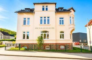 Wohnung kaufen in 07570 Weida, Geräumiger Wohntraum in Weida - 3-Raum Wohnung mit Kamin und Einbauküche