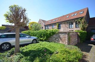 Wohnung kaufen in 41470 Neuss, Galerie- Wohnen im historisches Denkmalhof- Juwel inkl. Privatgarten