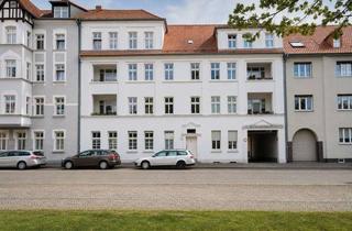 Wohnung mieten in Rudolf-Breitscheid-Str. 20, 19322 Wittenberge, Großzügige und schöne 3-Zimmer-Altbauwohnung mit Loggia und traumhaften Blick aufs Rathaus