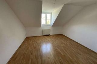 Wohnung mieten in Markt 11, 07356 Bad Lobenstein, 3-Zimmer-Dachgeschosswohnung am Markt in Bad Lobenstein