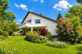 Haus kaufen in 70794 Filderstadt, Repräsentatives 2-Familienhaus m. Terrasse, zwei Balkonen und traumhaft großem Garten in Spitzenlage