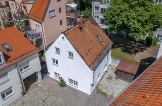 Anlageobjekt in 86152 Innenstadt, Sofort frei! Gepfl. Zweifamilienhaus in ruhiger, zentraler Lage in Augsburg-Innenstadt!