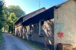 Haus kaufen in 08371 Glauchau, Glauchau - Grundstück mit renovierungsbedürftigem Gebäude und Reihengarage