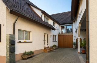 Wohnung kaufen in 79361 Sasbach, Historischer Charme auf zwei Ebenen – Maisonettewohnung im Gebäudeensemble mit Garage