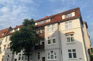 Wohnung mieten in Friesenstr. 33, 39108 Stadtfeld Ost, WG-taugliche 2-Zimmer-Wohnung im Dachgeschoss mit Einbauküche