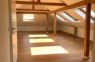 Wohnung mieten in Andreas-Breidert-Straße, 35410 Hungen, Dachgeschoss-Wohnung in Hungen: Modernisiert mit drei Zimmern