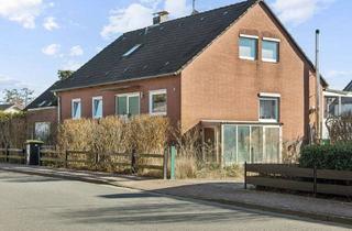 Einfamilienhaus kaufen in 30826 Garbsen, Großes Einfamilienhaus mit Kamin u. Garage in Garbsen-Schloss Ricklingen – renovierungsbedürftig