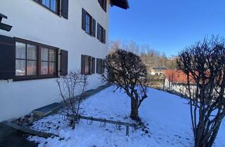 Wohnung kaufen in 83471 Berchtesgaden, Zentrale 2-Zimmer-Erdgeschosswohnung mit Terrasse, Garage & großem Keller – vermietet
