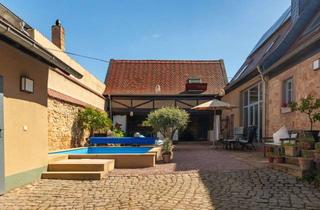 Haus kaufen in 67271 Kleinkarlbach, Charmantes ehemaliges Weingut mit mediterranem Innenhof, Pool, Sauna und moderner Technik