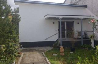 Haus kaufen in 68623 Lampertheim, Gemütlicher Bungalow, sehr zentral, großer Garten und Nebengebäude