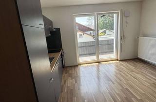 Haus mieten in 94569 Stephansposching, Helle 4-Zimmer-Erdgeschosswohnung mit Balkon in Stephansposching