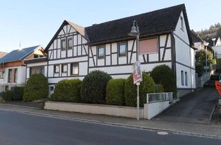 Haus kaufen in 35690 Dillenburg, Dillenburg - Haus mit vielen Möglichkeiten