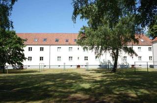 Sozialwohnungen mieten in Johann-Strauß-Straße 16, 14772 Görden, Mit WBS - Im Grünen zu Hause: 3-Zimmer-Wohnung mit Badewanne